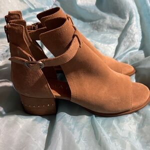 Chelsea & Violet Suede Peep Toe Shooties Size 10